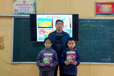 Tặng Vở bài tập Mĩ thuật HS lớp 2A